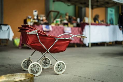 Kolekcia rôznych retro kočíkov