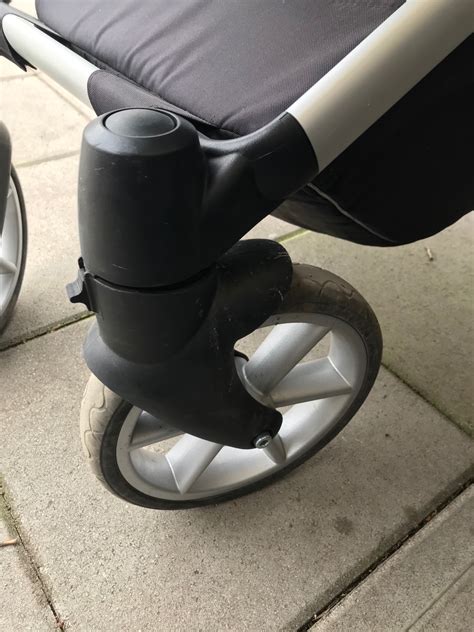 Detail odpruženia kolies kočíka Britax Go