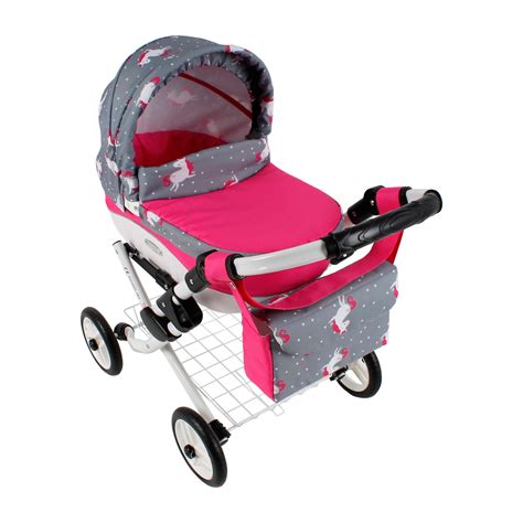 Dievčatko tlačiace kočík pre bábiky s vysokou rukoväťou
