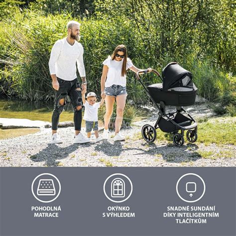 Kočík Zopa Evoque v mestskej ulici