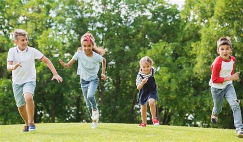 deti si vzájomne pomáhajú