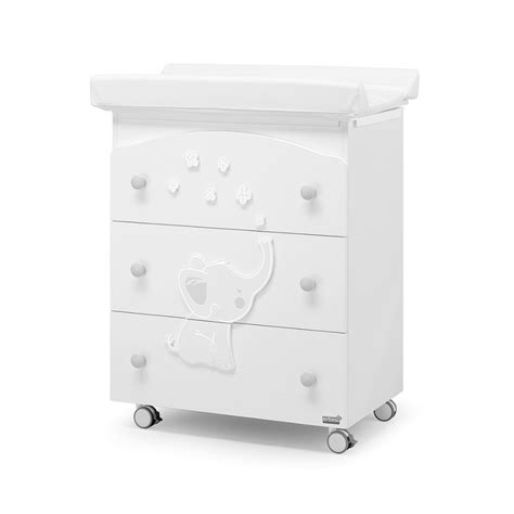 Detská izba s prebaľovacím pultom a vaničkou