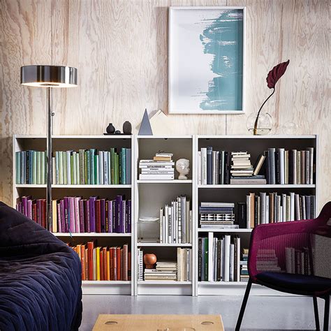 Frontálna knižnica s detskými knihami