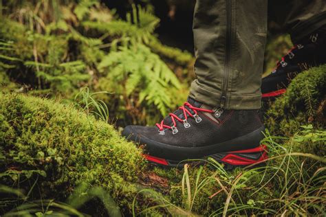 Ilustrácia rôznych výšok turistických topánok