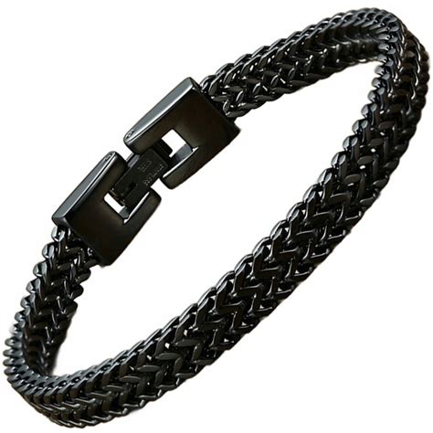 Dospievajúci píšuci si na ruku