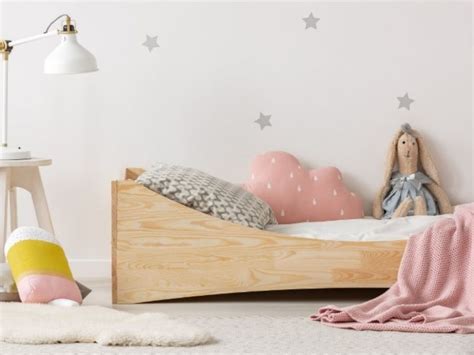 Drevená detská posteľ z masívu