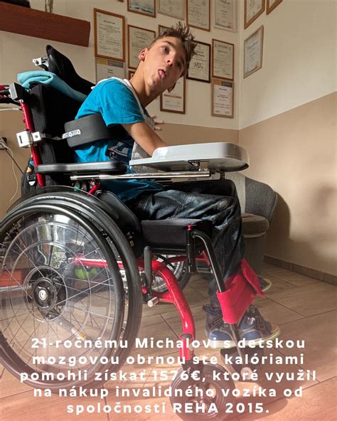 chlapec s detskou mozgovou obrnou rehabilituje so psom