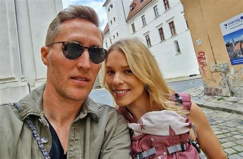 manželský pár sa teší na druhé dieťa