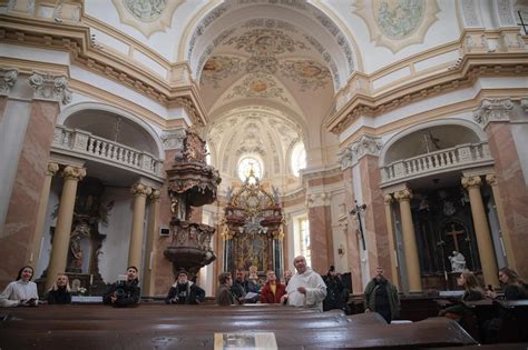 Interiér baziliky Svätej Márie Magdalény vo Vézelay