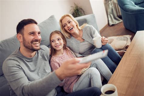 Rodina sleduje rast dieťaťa na grafe