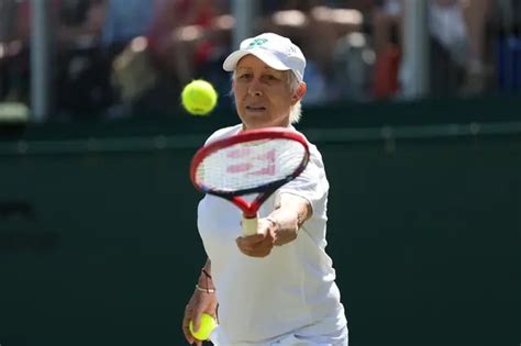 Malá Martina Hingisová s tenisovou raketou