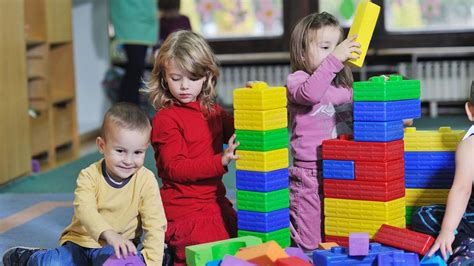 Deti v škôlke počas hry