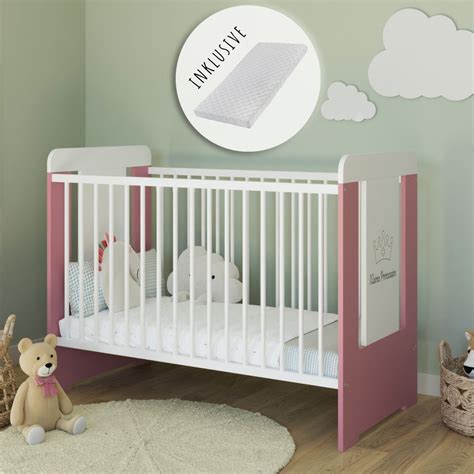 Detská postieľka s hniezdom a hračkami