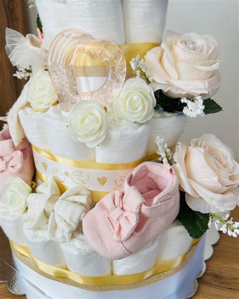 Detailné zobrazenie rôznych doplnkov na plienkovej torte