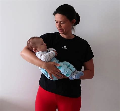 Dieťa v polohe klbko