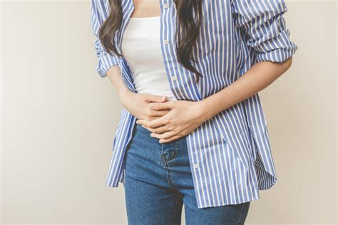 Ilustrácia tehotnej ženy s tlakom v podbrušku