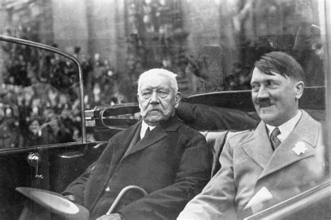 Adolf Hitler a jeho politickí spojenci počas Mníchovského puču