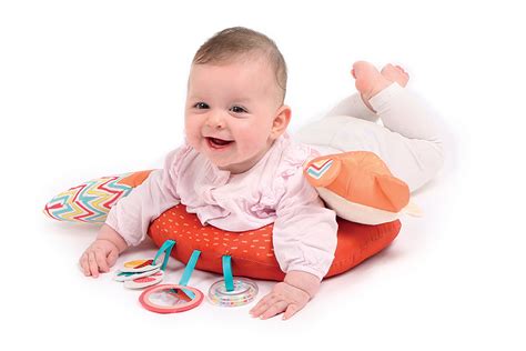 Ilustrácia správneho polohovania novorodenca na brušku a na boku