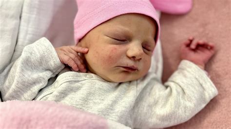 Bábätko komunikujúce plačom