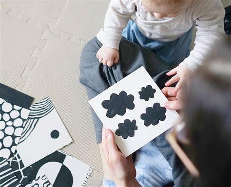 Kontrastné čierno-biele vzory pre novorodencov