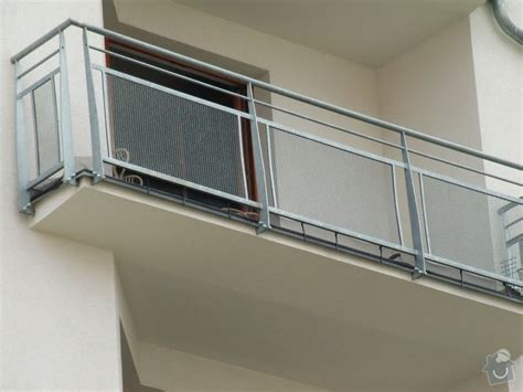 Detail zábrany na prebaľovacom pulte