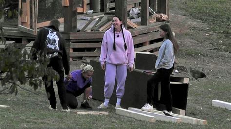 žena prejavuje frustráciu
