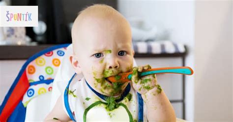 Dieťa prijímajúce prvý príkrm