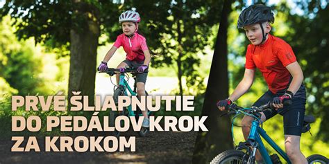 dieťa s prilbou na odrážadle