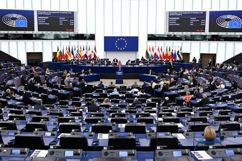 Ilustračná fotografia parlamentu počas búrlivej debaty