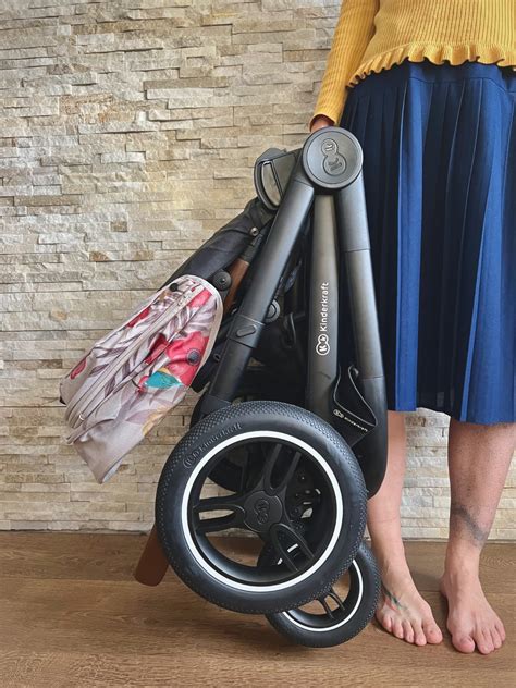 Detailné zobrazenie mechanizmu skladania kočíka