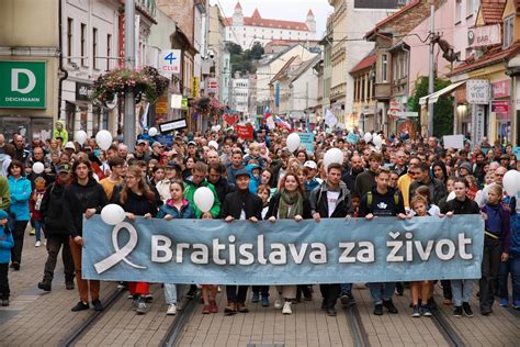 Symbolická fotografia znázorňujúca ochranu života