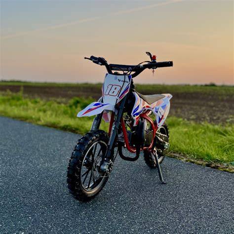 Benzínový minicross s dieťaťom