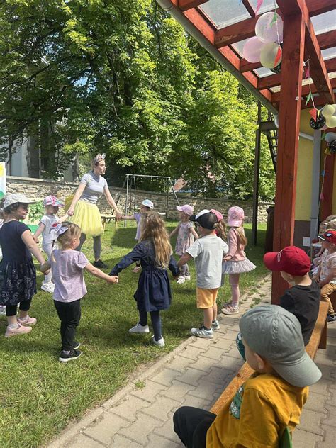 Deti na divadelnom workshope