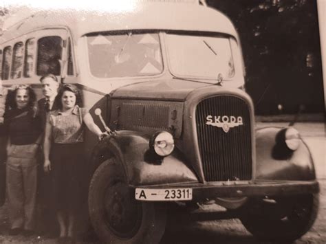 Dobové fotografie rodín s retro kočíkmi