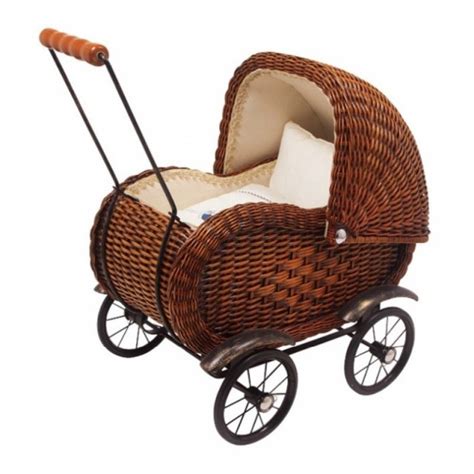 Ilustrácia dievčatka s retro kočíkom pre bábiky