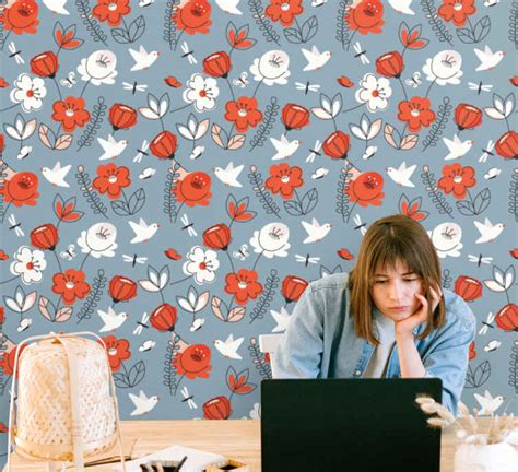 Detail kvetinového vzoru na hrnčeku