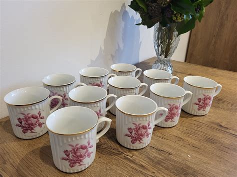 Široká škála retro hrnčekov s kvetinovými vzormi