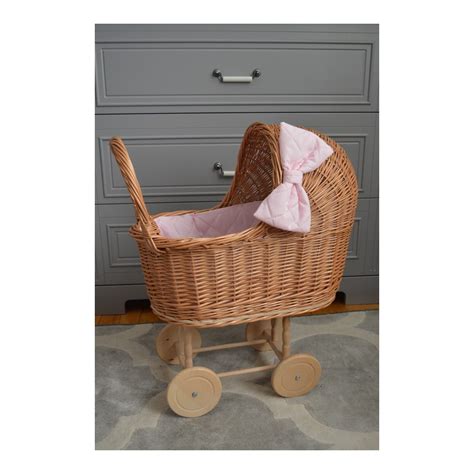 Prútený kočík s ručne pleteným detailom