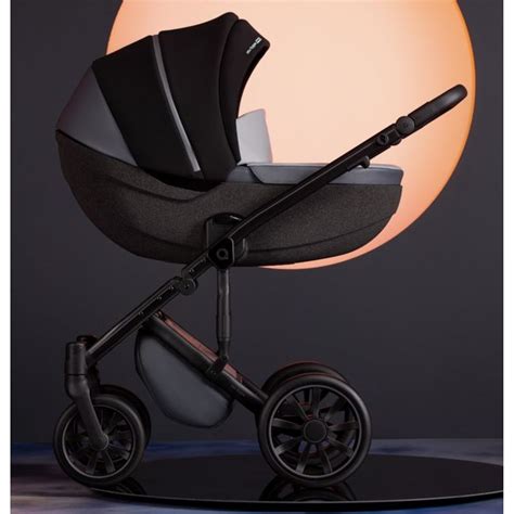 Elegantný detský kočík Anex M/Type v meste