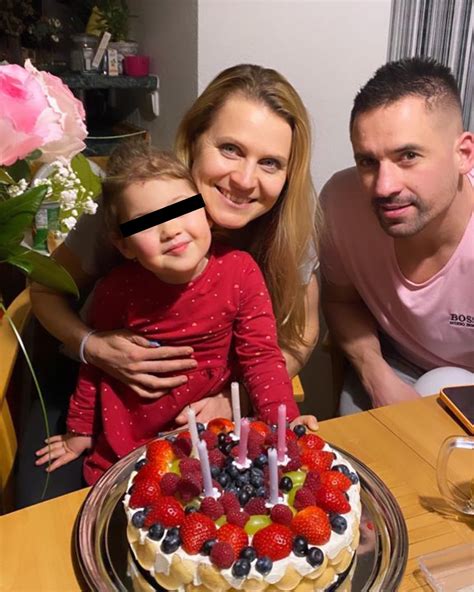 Lucie Šafářová a Tomáš Plekanec s novorodeným synom Oliverom