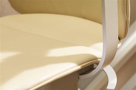 Rôzne typy sedadiel a stoličiek do vane