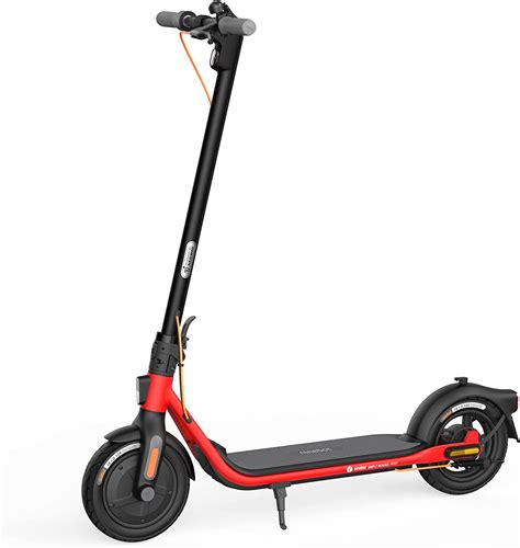 Ninebot KickScooter D28E s dôrazom na detaily