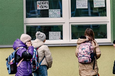 Ilustrácia znázorňujúca štatistiku výskytu šikany na slovenských školách.