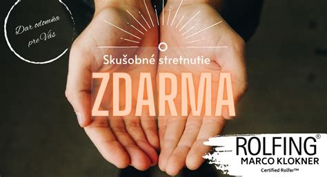 Ilustrácia znázorňujúca dospelých, ktorí diskutujú o riešení problému šikany.