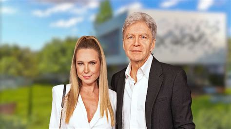 Štefan Skrúcaný a Erika Judínyová s dcérkou Ellou