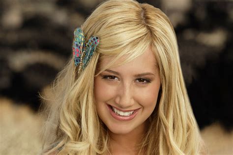Ashley Tisdale ako Sharpay Evans vo filme High School Musical