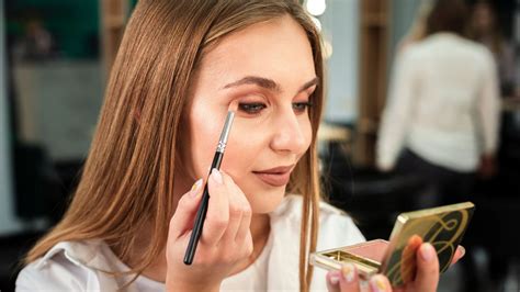 Výber správneho odtieňa make-upu