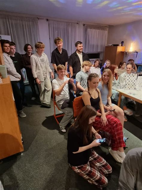 Infografika porovnávajúca náklady študenta na internáte a mimo internátu