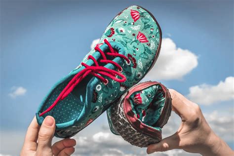 Porovnanie podrážky barefoot a tradičnej detskej topánky