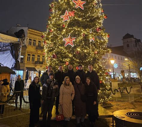 Rodinné vianočné posedenie pri stole